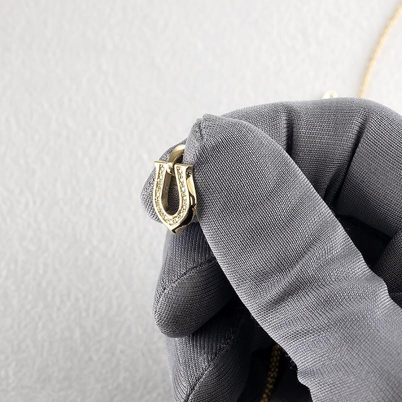 18金 ネックレス トップ ダイヤモンド 馬蹄 チェーン ゴールド 18k ペンダントトップ ホースシュー 蹄鉄 シンプル 男女兼用の画像