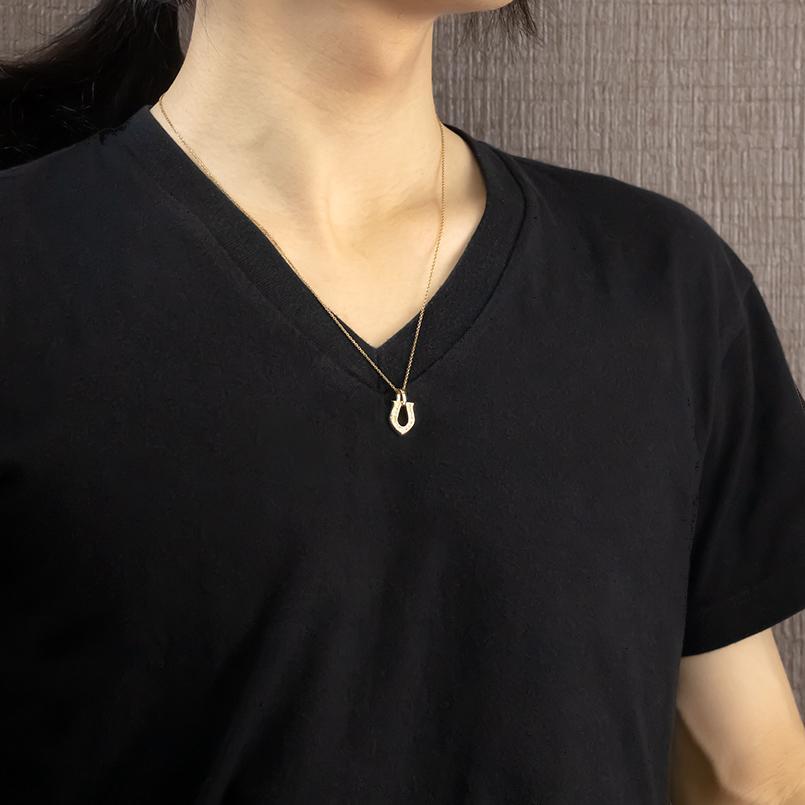 18金 ネックレス トップ ダイヤモンド 馬蹄 チェーン ゴールド 18k ペンダントトップ ホースシュー 蹄鉄 シンプル 男女兼用の画像