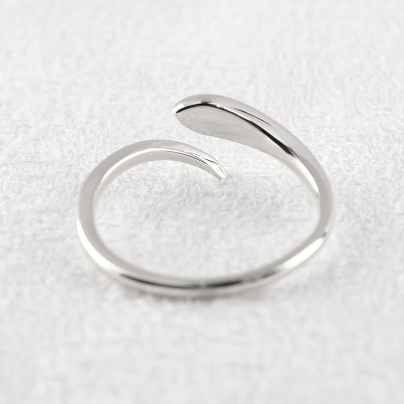 プラチナ リング 蛇 レディース お守り pt900 指輪 へび ヘビ スネーク ピンキーリング 婚約指輪 シンプル おしゃれ 人気 巳年の画像