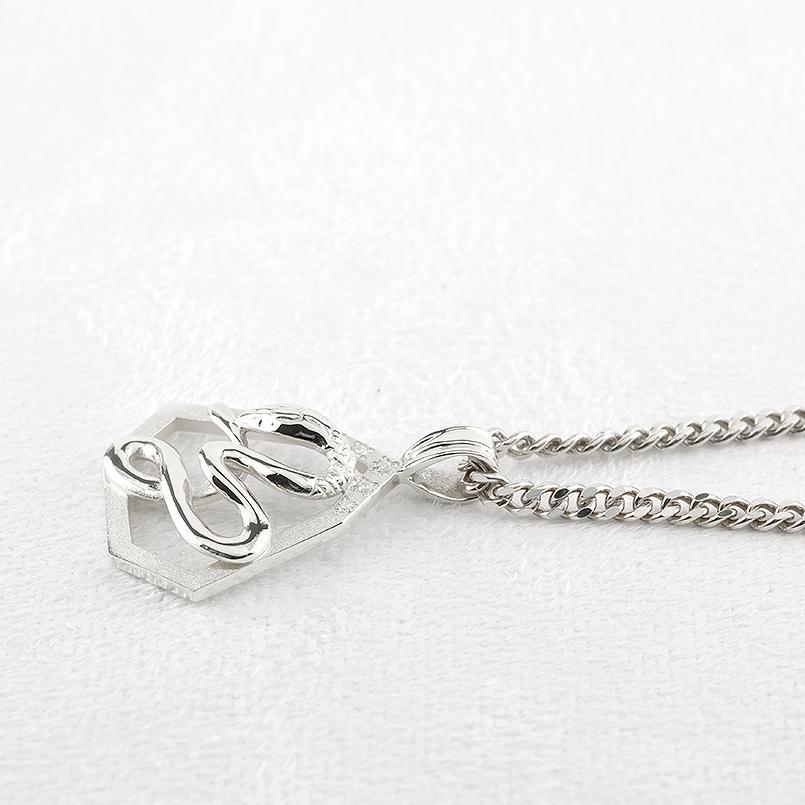 プラチナ ネックレス 蛇 ダイヤモンド 0.05ct メンズ ペンダントトップ 大ぶり お守り pt900 へび ヘビ スネーク 巳年 喜平 七角形の画像