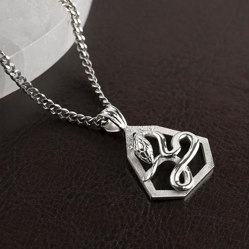 プラチナ ネックレス 蛇 ダイヤモンド 0.05ct メンズ ペンダントトップ 大ぶり お守り pt900 へび ヘビ スネーク 巳年 喜平 七角形の画像