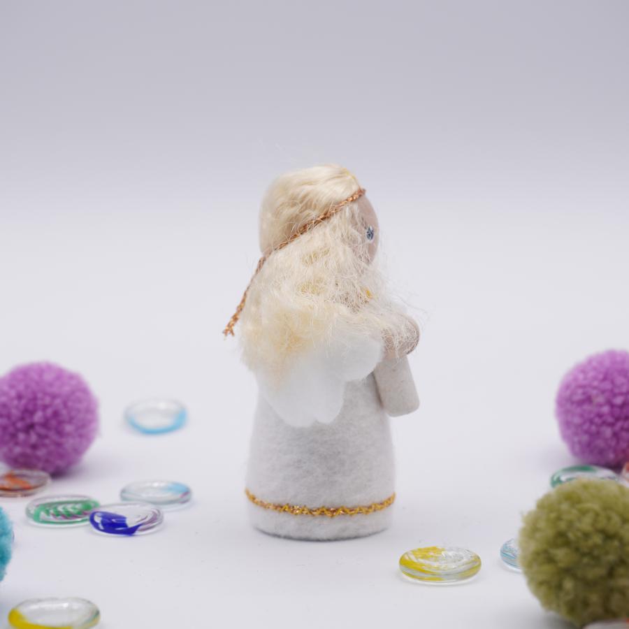 682 エストニア/ハンドメイドフィギュア 天使 蝋燭持ち : attic - 通販