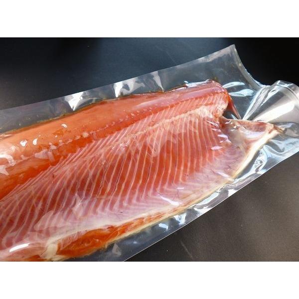 北海道 秋鮭 サーモン半身 新鮮真空冷凍 お刺身など調理多彩800グラム前後 骨なし Sakefir0800 アツマル水産 通販 Yahoo ショッピング