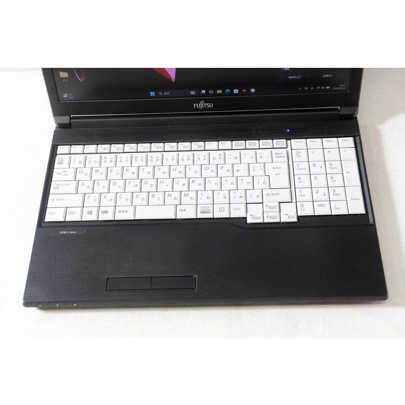 富士通（FUJITSU） ノートパソコン FUTRO A5511M Celeron 6305 1.8GHz