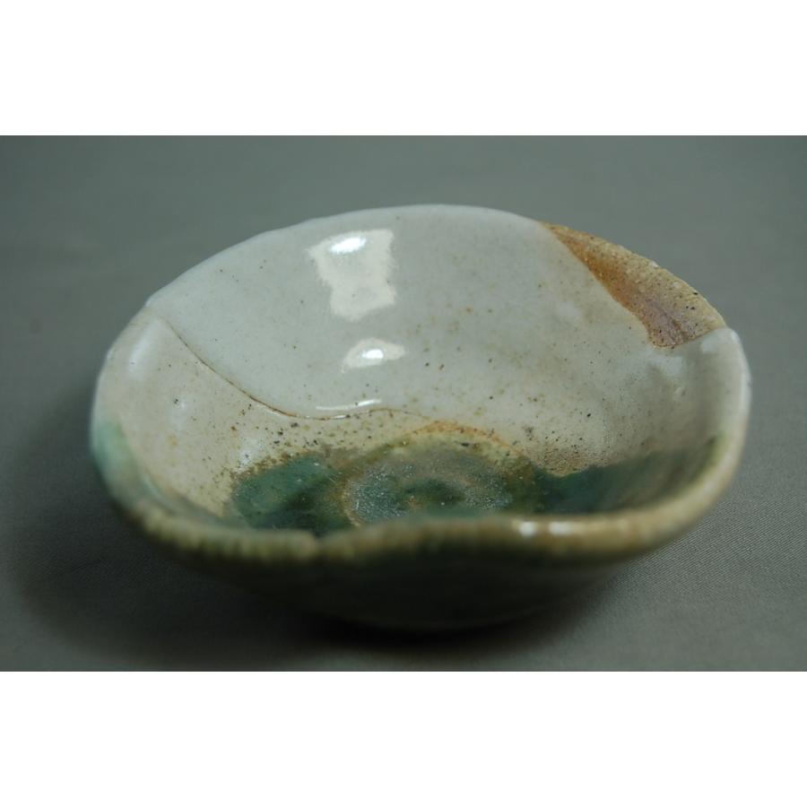 dgu-24  鳴海織部　 平ぐいのみ　　文部大臣奨励賞受賞作家　荒川明作 木箱付き