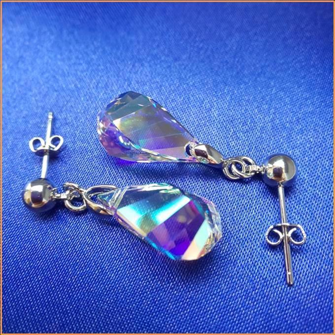 92 Off ピアス レディース スワロフスキー ウォータードロップオーロラ スタッド コンバーターでイヤリングに 大粒 かっこいい シンプル 夏コーデ Aynaelda Com