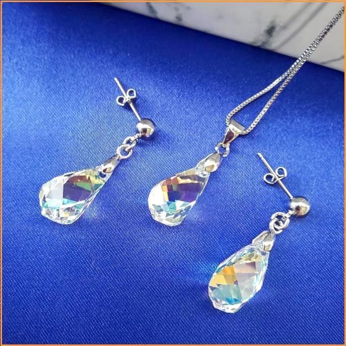 92 Off ピアス レディース スワロフスキー ウォータードロップオーロラ スタッド コンバーターでイヤリングに 大粒 かっこいい シンプル 夏コーデ Aynaelda Com