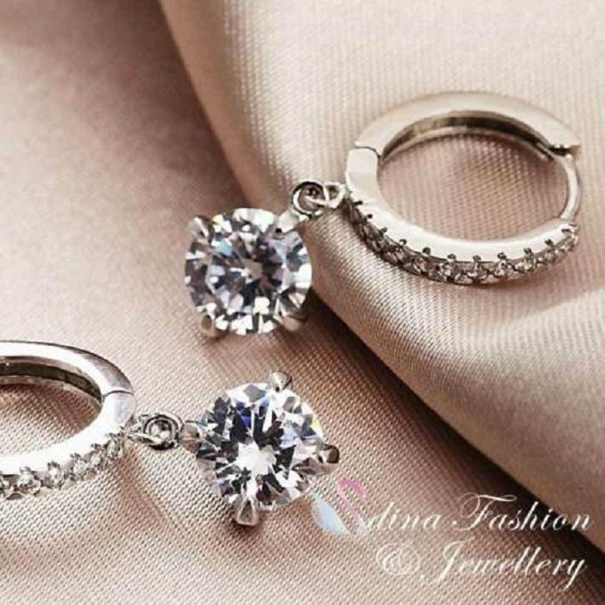 ピアス レディース スワロフスキー ラウンドクリア 2.0ct 18Kホワイトゴールドメッキ スナップ リング フープ シンプル プレゼント ギフト |  | 01