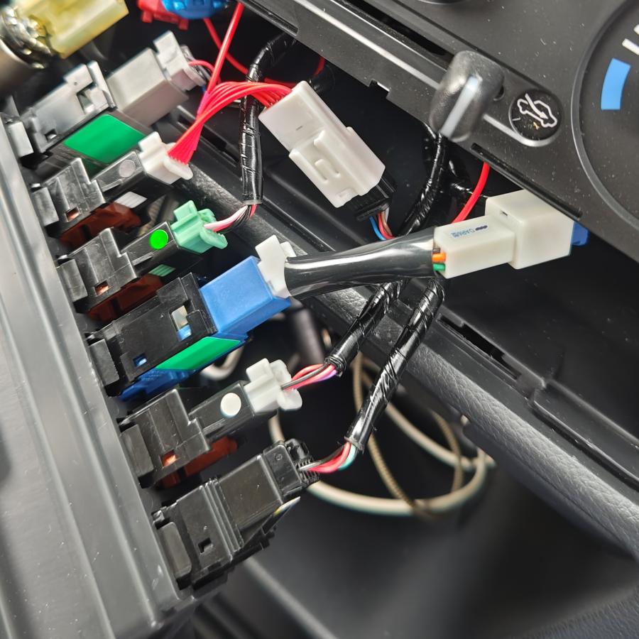 アイドリングストップキャンセラー キャリイ スーパーキャリイ専用 [R6/4以降] DA16 DAR6型 アイストキャンセラー カプラーオンタイプ |  | 04