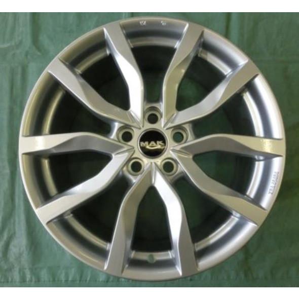 MAK ハイランズ & ピレリ PZERO 275/40-20 レンジローバー 