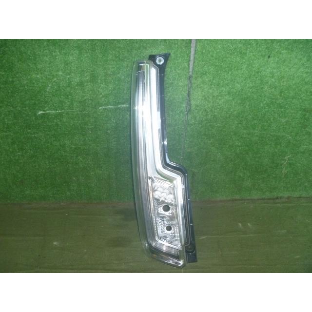 ムーヴ　LA150S LA160S テールランプ　左LED ムーヴ ムーヴカスタム/ムーブカスタム LA150S/LA160S 左テールランプ