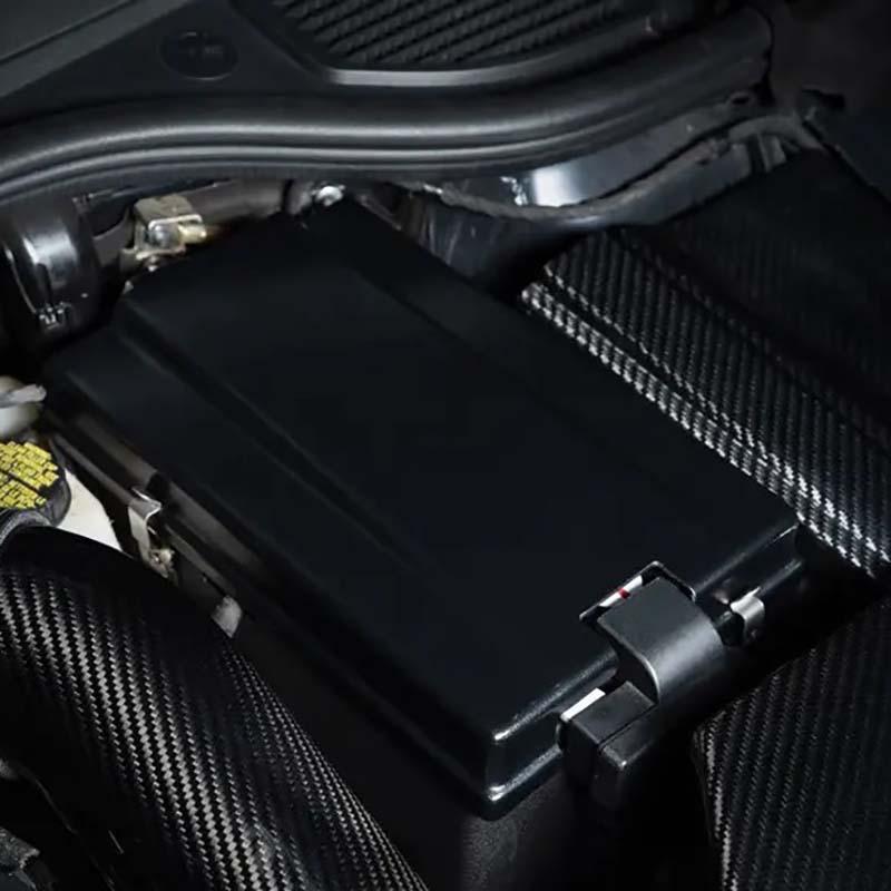 フォルクスワーゲン ゴルフ8GTI／R マットブラック・バッテリー