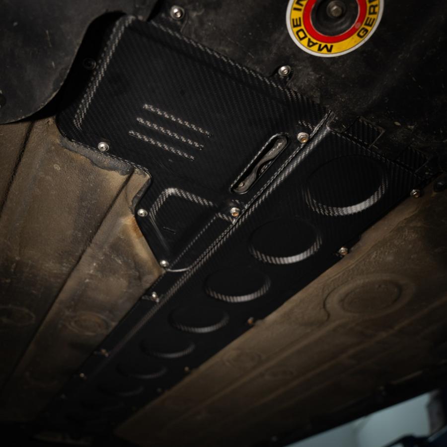 ポルシェ 964／993 カーボン・シフトトンネル／ポンプカバー【Rennline