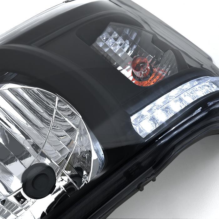 トヨタ 200系 ハイエース 1型 2型 ホワイト LED ライン 付き トヨタ 200系 ハイエース 1型 2型 ホワイト LED ライン 付き