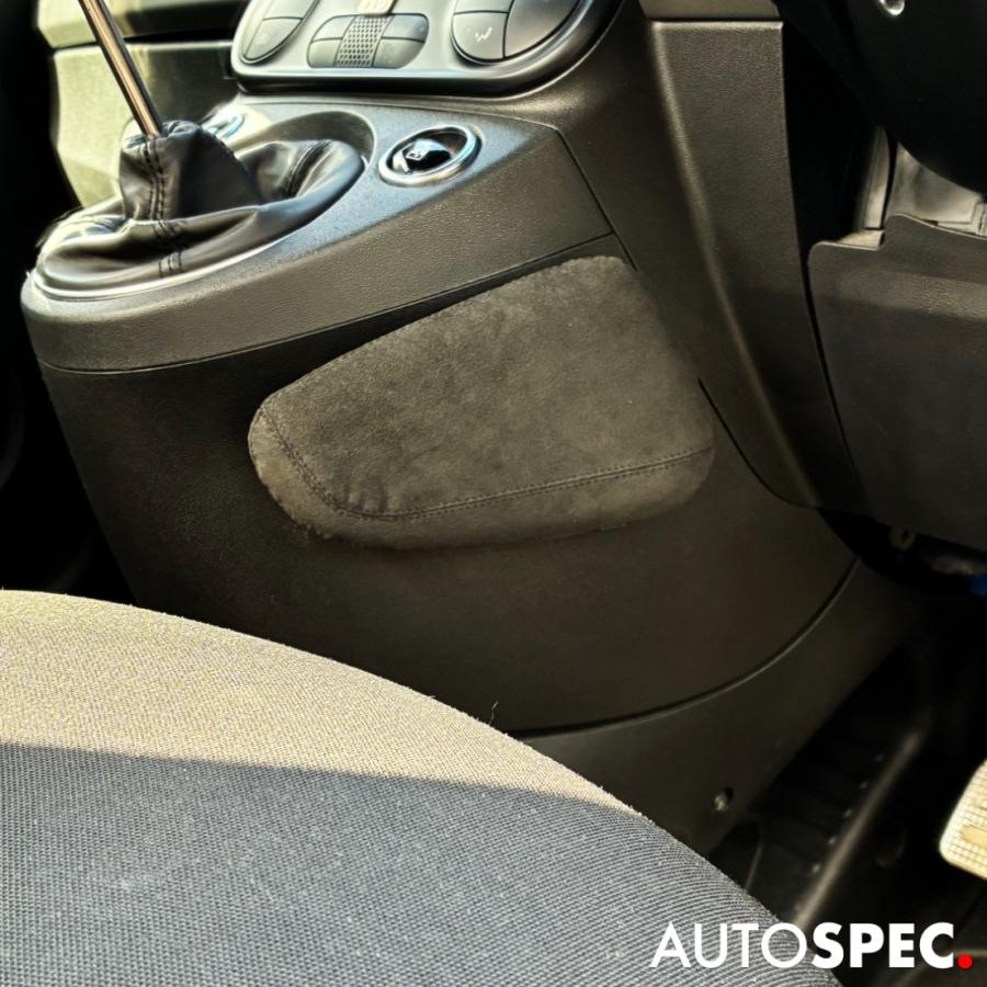 アバルト（ABARTH） ニーパッド アルカンターラ ブラック ステッチ 500