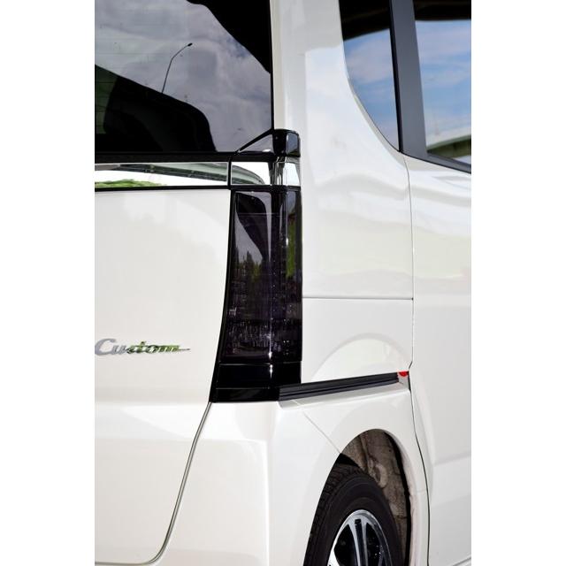 専用　N-BOX JF1 純正品　業者塗装品　スモークテール N-BOX JF1 純正品 業者塗装品 スモークテール Tint+ ホンダ N-BOX 標準型