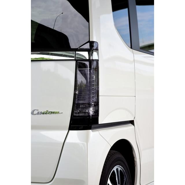 JF1/2 N-BOX カスタム 前期　純正 テールランプ 左右　スモークレンズ JF1/2 N-BOX カスタム 前期純正 テールランプ 左右スモークレンズ