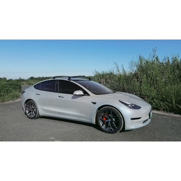 ＜期間限定値下げ＞テスラ　モデル3用　純正ルーフラック ロック可能なルーフラック。Tesla Model 3 / Model Y 2017-2024 対応