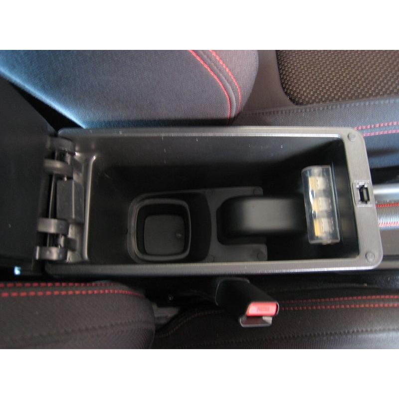 スイフト&スイフトスポーツ コンソールボックス&アームレスト 赤ステッチ USB充電ハブ付 ZC13S,ZC53S,ZD53S,ZD83S,ZC83S,ZC33S,ZC43S :AT-SZ0600:AUTRADE - 通販 - Yahoo!ショッピング スイフト&スイフトスポーツ コンソールボックス&アームレスト 赤ステッチ USB充電ハブ付 ZC13S,ZC53S,ZD53S,ZD83S,ZC83S,ZC33S,ZC43S :AT-SZ0600:AUTRADE - 通販 - Yahoo!ショッピング