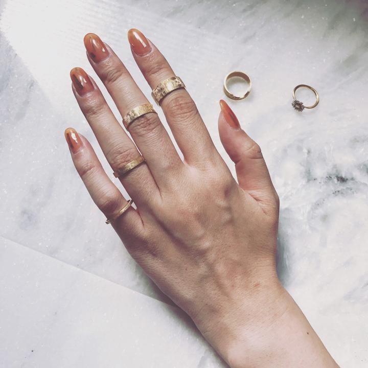Avaron 平打ち ヘアライン リング ゴールド レディース 結婚指輪 Avaron 平打ち ヘアライン リング ゴールド レディース 結婚指輪
