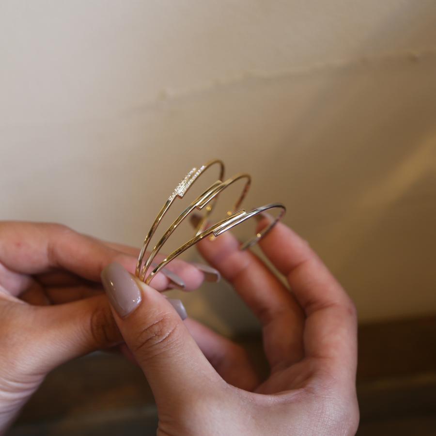 バングル ゴールド K18 K10 Pt900 プラチナ レディース シンプル 細身 ギフト プレゼント  Stack Line Bangle | Avaron | 14