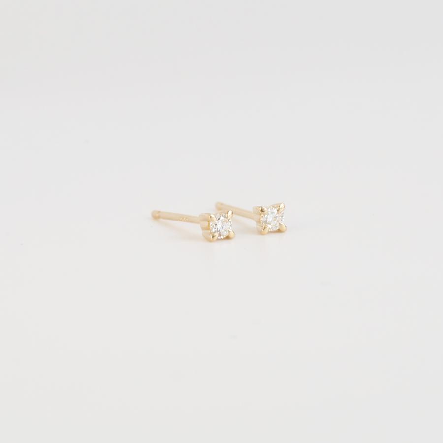 一粒 ダイヤモンド 星 ピアス レディース 一粒ダイヤ K10 K18 Pt900 ゴールド プラチナ 華奢 小さめ 控え目 シンプル ギフト プレゼント  Petit Stella Pierce | Avaron | 01