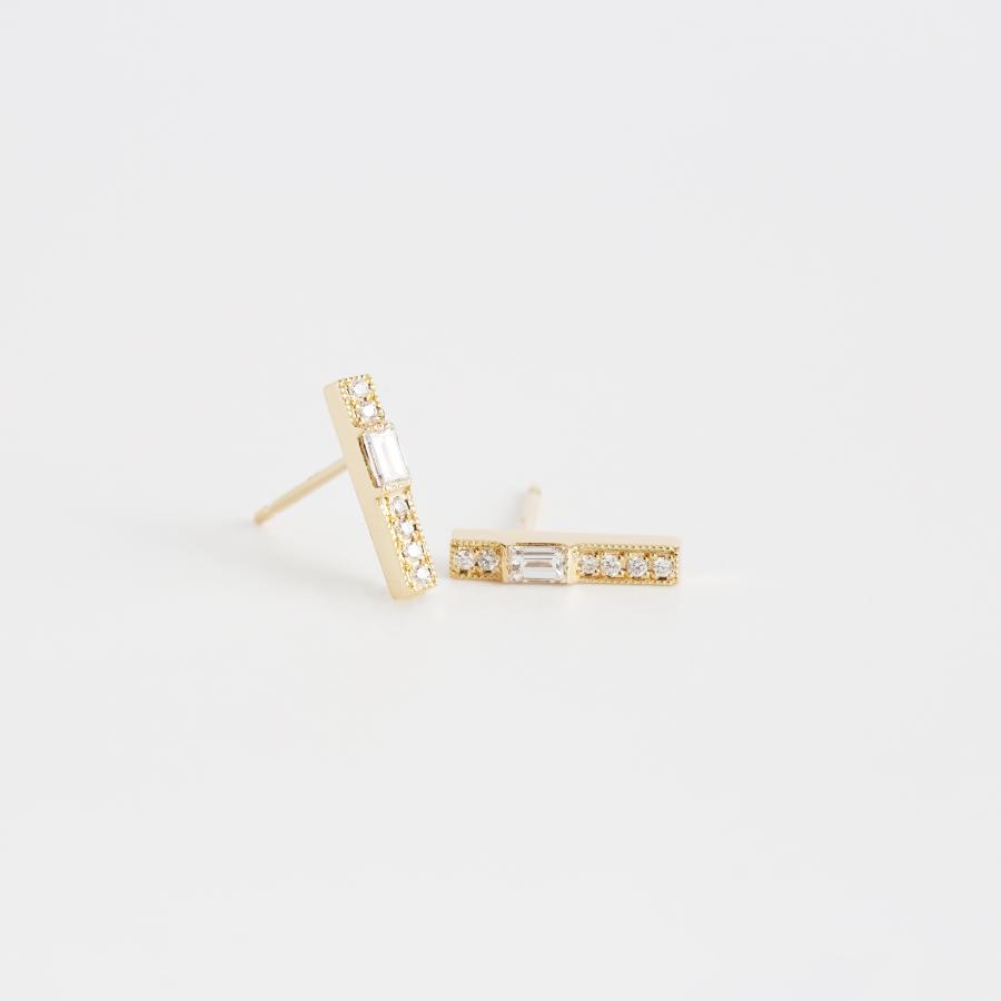 k18 ダイヤモンド　バケットカット　ピアス　早い者勝ち Avaron（アヴァロン） バゲットカット ダイヤモンド バー ピアス