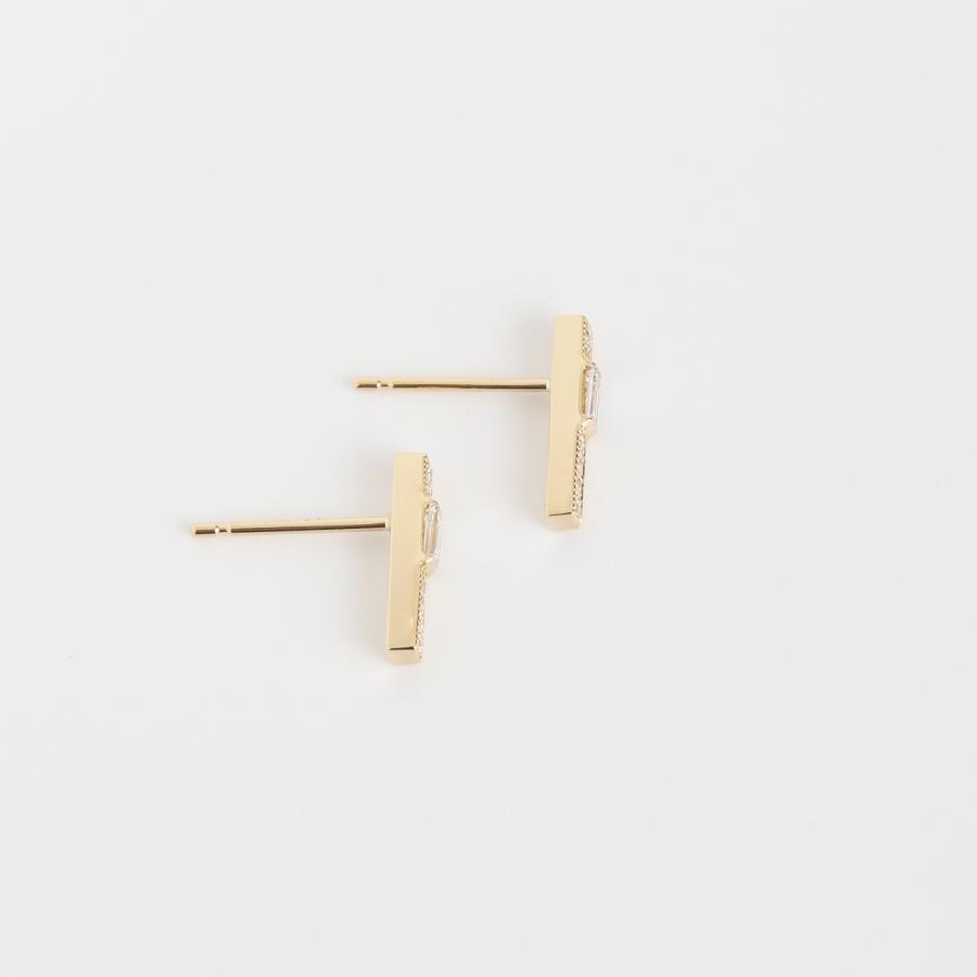Avaron（アヴァロン） バゲットカット ダイヤモンド バー ピアス
