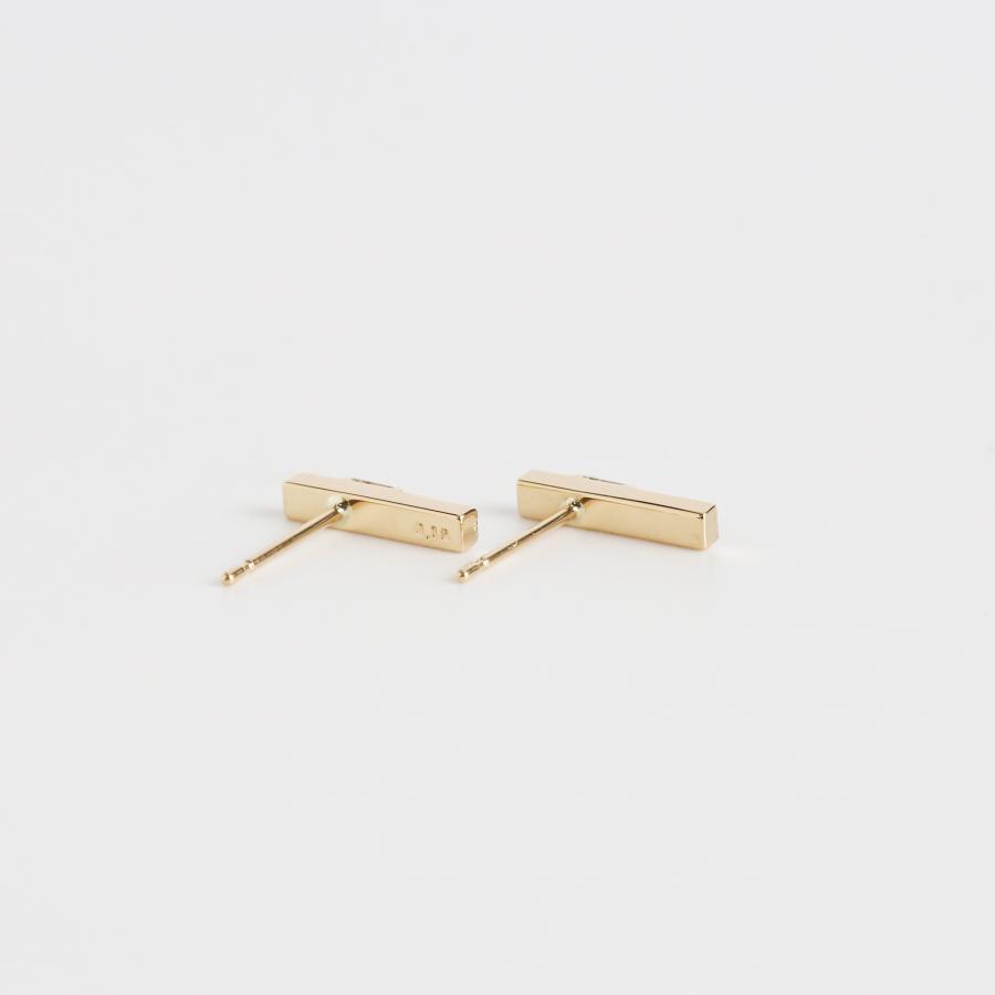 Avaron（アヴァロン） バゲットカット ダイヤモンド バー ピアス