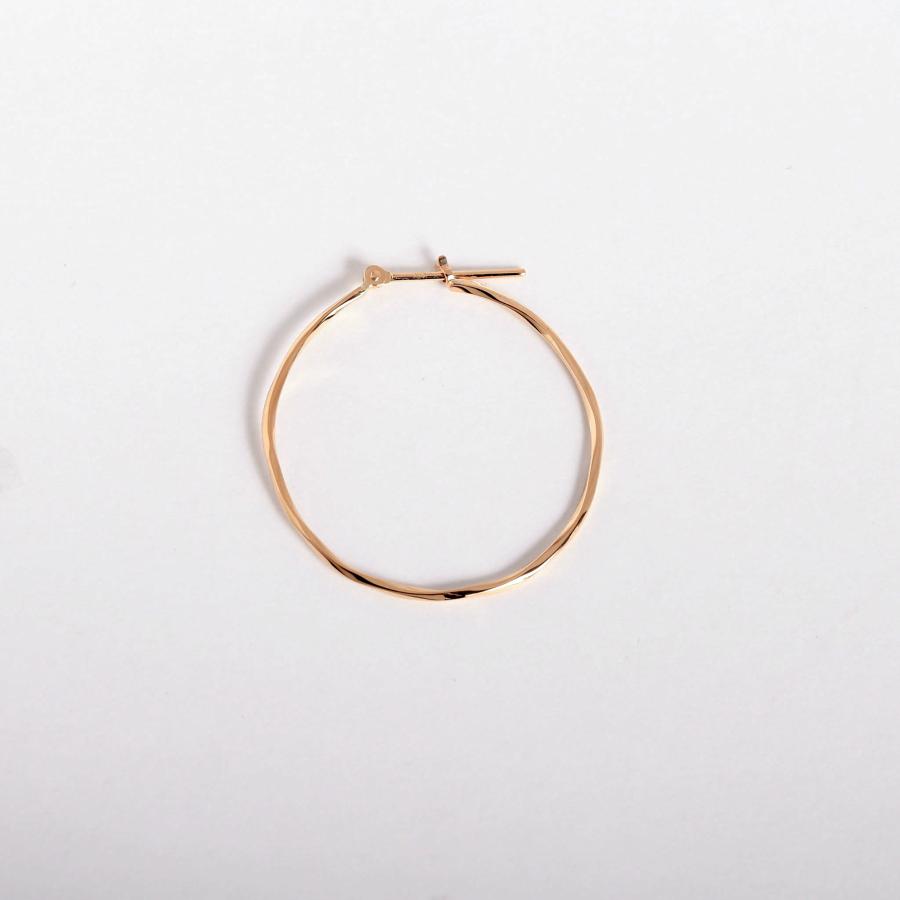ツイスト フープピアス スパイラル ねじり レディース K10 K18 Pt900 ゴールド プラチナ 地金 シンプル ギフト プレゼント  Torquent Hoop Pierce M | Avaron | 01