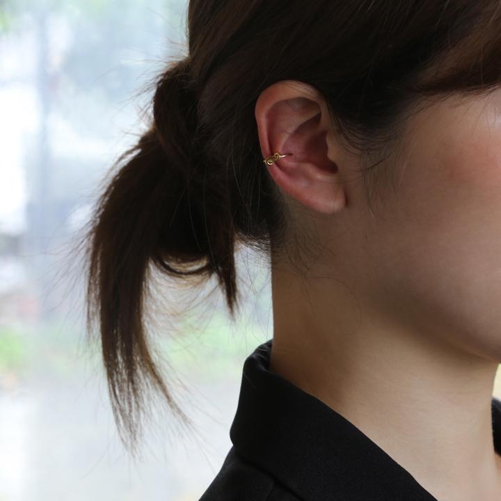 結び目 イヤーカフ ゴールド K10 K18 Pt900 地金 レディース 片耳 ギフト プレゼント  Knot Ear Cuff | Avaron | 09