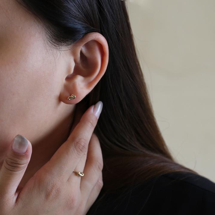 結び目 ピアス レディース K10 K18 Pt900 ゴールド 地金 片耳 両耳 ギフト プレゼント  Knot Pierce | Avaron | 12