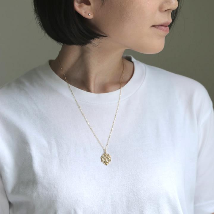 Avaron 透かし柄 ロングネックレス レディース ゴールド レース Avaron 透かし柄 ロングネックレス レディース ゴールド レース