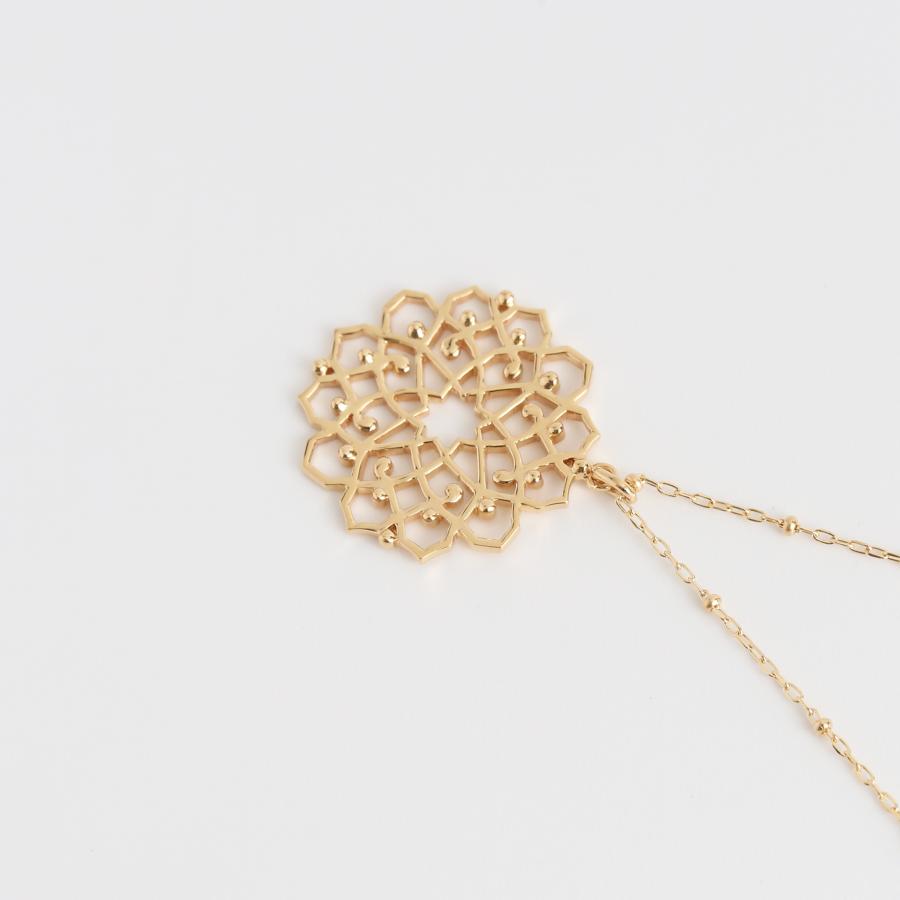 Avaron（アヴァロン） 透かし柄 ロングネックレス レディース ゴールド