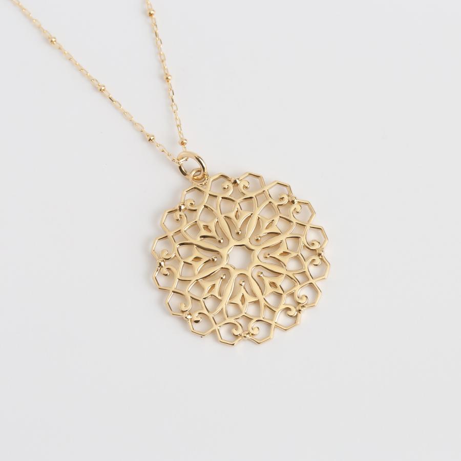 Avaron（アヴァロン） 透かし柄 ロングネックレス レディース ゴールド