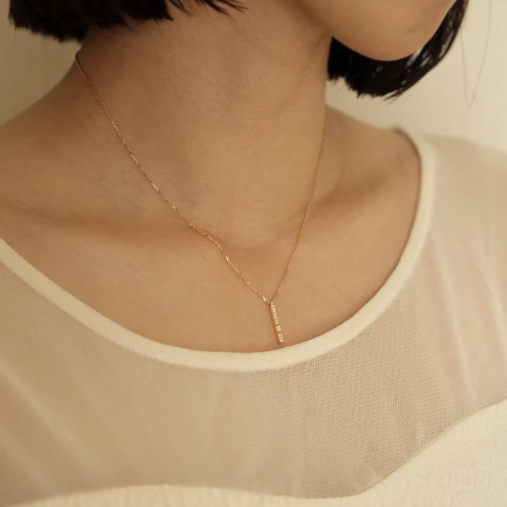 Avaron（アヴァロン） バゲットカット ダイヤモンド バー ネックレス