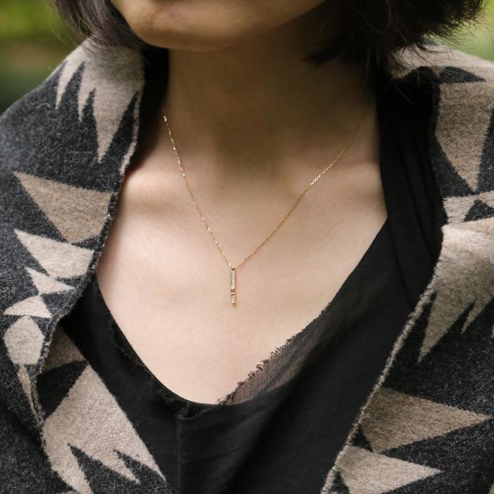 Avaron（アヴァロン） バゲットカット ダイヤモンド バー ネックレス