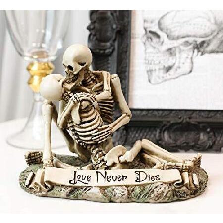 Ebros Love Never Dies スケルトンカップル 墓地でキスする像 幅6インチ 死者の日 装飾 バレンタインスケルトン 愛する人 納骨堂 不気味な置物の画像