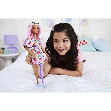 Barbie Fashionistas Doll #189， Pink Hair， Off-Shoulder Floral Dress， Sunglasses， Prosthetic Leg， Sneakers， Toy for Kids 3 to 8 Years Old_1
