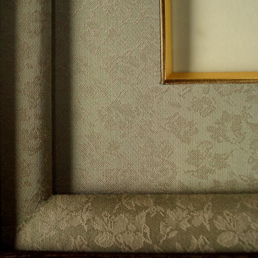 女桑皇居受章記念写真額半切サイズ　木目を生かし、品のある優しさ、いつまでも飽きないように仕上げた額縁です。 |  | 02