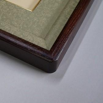 女桑受賞記念写真額四つ切サイズ　木目を生かし、品のある優しさ、いつまでも飽きないように仕上げた額縁です。 |  | 01