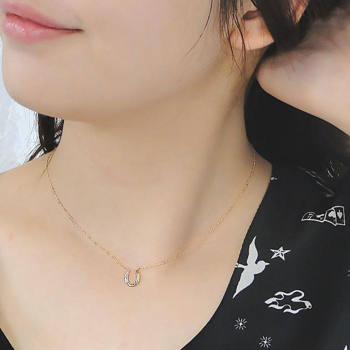 ダイヤモンド ネックレス ペンダント ホースシュー 馬蹄 k18 ゴールド　4月 誕生石 ben0055の画像