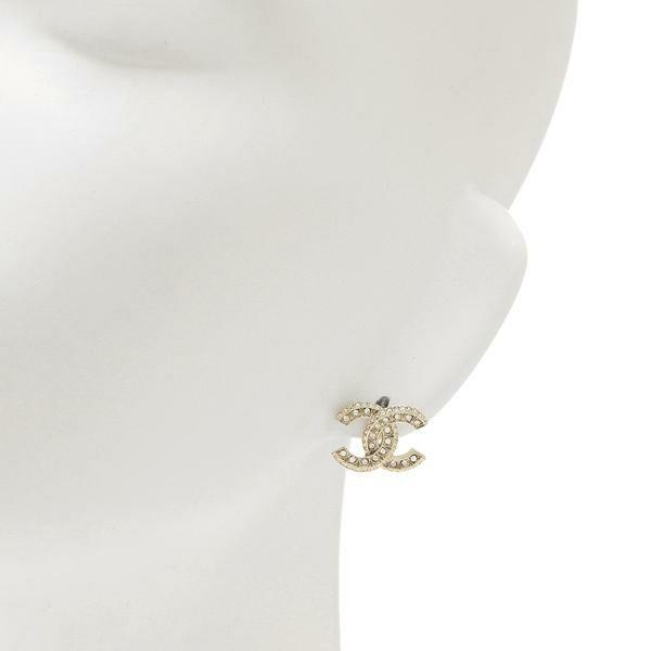 【ゴージャスで華やか♪】 CHANEL  ピアス シンプル華やか♪ CHANEL ピアス CCマーク キラキラ (CHANEL
