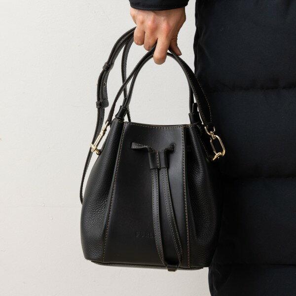 FURLA フルラ　ショルダーバッグ　2way 巾着 FURLA フルラ ハンドバッグ ショルダーバッグ 巾着バッグ