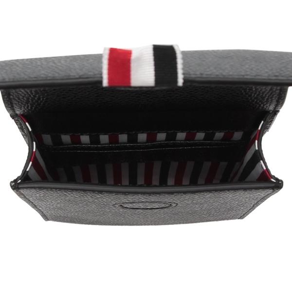 トムブラウン スマホケース THOM BROWNE フラップ イン ペブルグレイン ブラック メンズ CROSSBODY PHONE HOLDER MAC113A 00198 001の画像