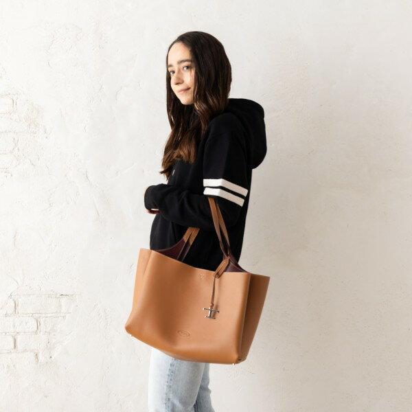 TOD'S（トッズ） トートバッグ Tタイムレス ロゴ Tチャーム レディース