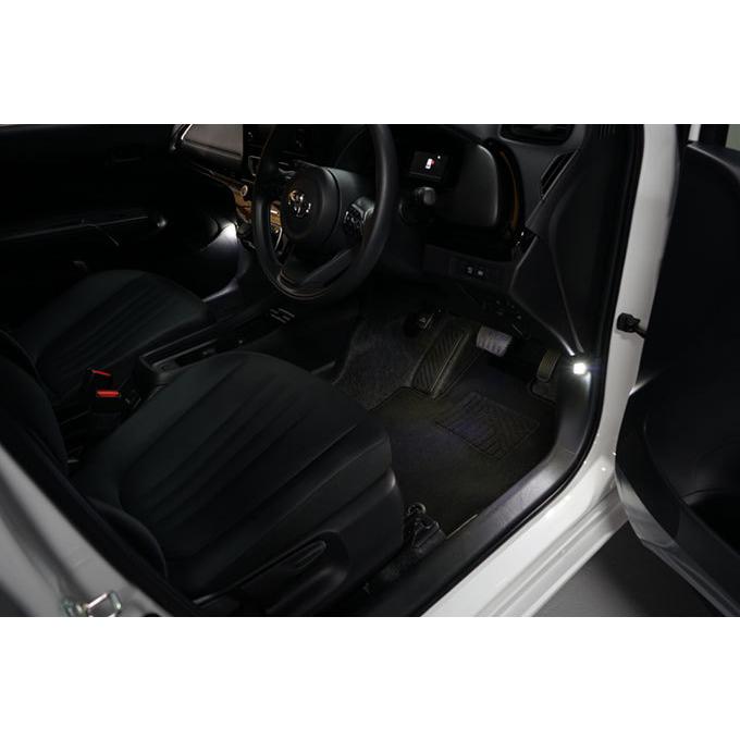 LEDカーテシランプ2個1セット トヨタ アクア（型式：10系）専用（年式