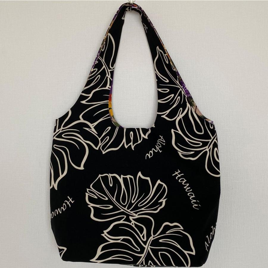 LD-SB-M3】ショルダーバッグ・中（ブラック地オフホワイトモンステラ葉  