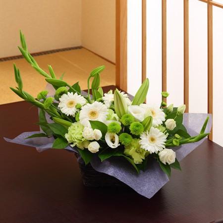 季節のお花 おまかせ お供えフラワーアレンジメント テーブルサイズ Fgift Oar Tk アヤハディオネットショッピング 通販 Yahoo ショッピング