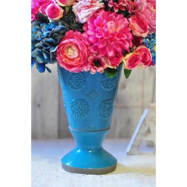 ビビットピンクとブルーのアーティフィシャルフラワーアレンジ「Amande